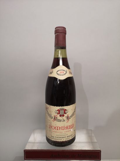 null 1 bottle POMMARD - Jean VAUDOISEY BERGET 1979 

Label slightly stained.