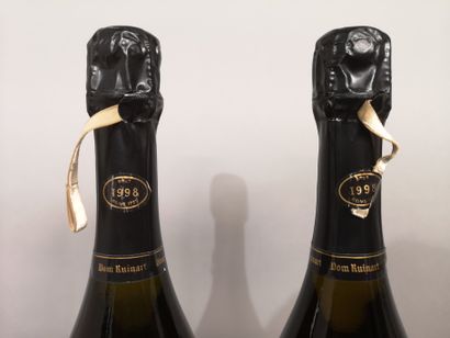 null 2 bottles CHAMPAGNE DOM RUINART 1998 

1 scratched label.
