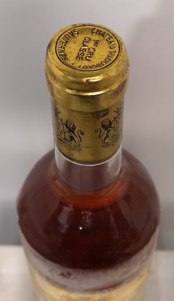 null 1 bouteille Château SUDUIRAUT - 1er Gcc Sauternes 1989 

Étiquette tachée.