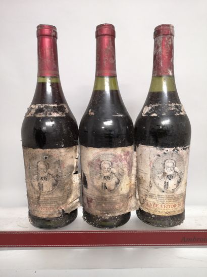 null 3 bouteilles ARBOIS "Cuvée Victor Hugo centenaire" - Henri Maire 1985 

Étiquettes...