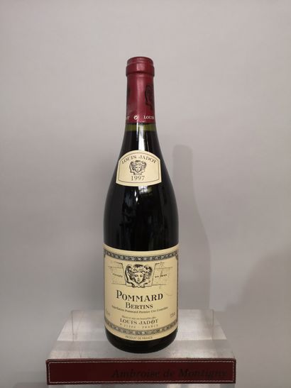 null 1 bouteille POMMARD 1er Cru "Bertins" - L. JADOT 1997 

Étiquette légèrement...