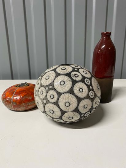 null Vase ball out of ceramics type "Racou". Carries a signature on the back.

Modern...
