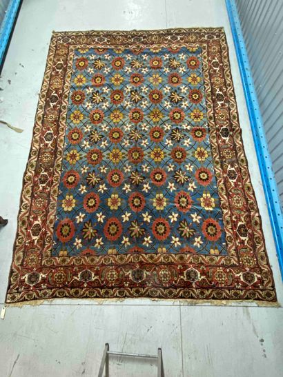 null Large oriental carpet with blue and red background.

300 x 210 cm