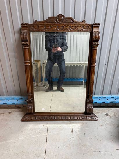 null Large mirror overmantel in natural wood richly carved. 

Work of the 19th century.

113...