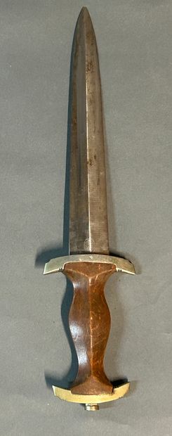 null German dagger inspired by the Swiss hunting models of the 16th century.

Three-part...