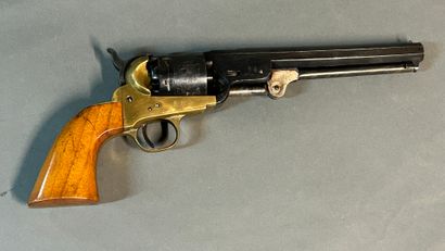 null Revolver type Colt Navy 1851.

Six coups calibre 36 à poudre noire. 

En acier...