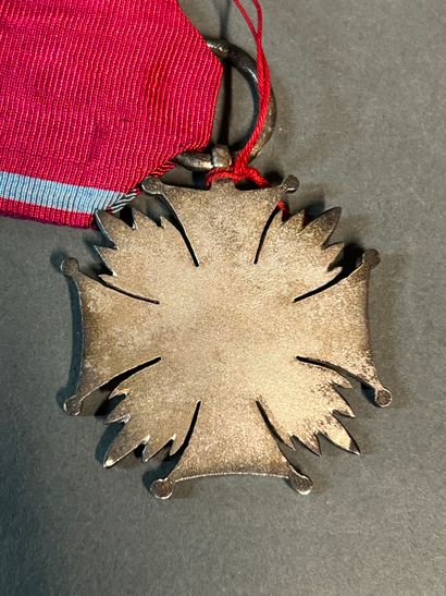 null Poland, Order of Merit.

Metal badge. 

Dimensions: 3.80 x 3.80 cm.