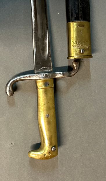 null Baïonnette pour fusil Mauser 1871.

Poignée en laiton fondu, garde régimentée...