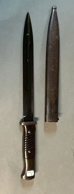 null Bayonet for Mauser 98 rifle.

Handle with two plates out of striated and riveted...