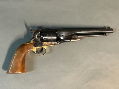 null Revolver type Colt Army 1860.

Six coups calibre 44 à poudre noire. 

En acier...