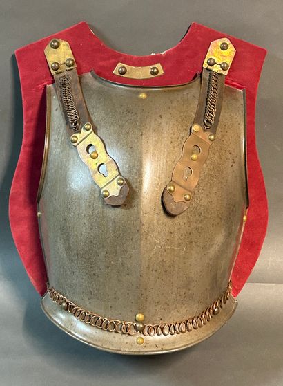 null Breastplate of cuirass troop model 1874.

Mounted on a wooden support covered...