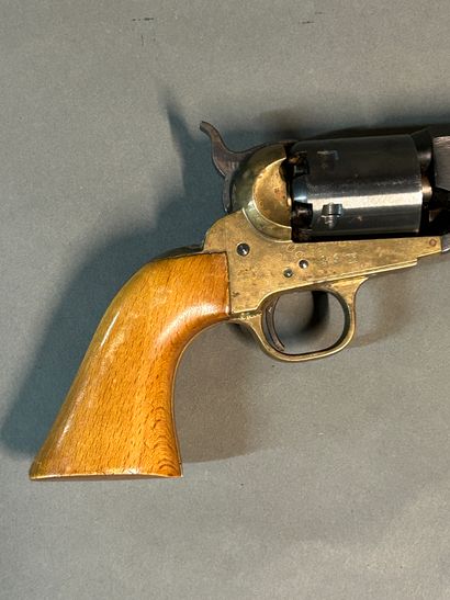 null ***Revolver Colt Navy 1851.

Fabrication moderne pour le tir à poudre noire....