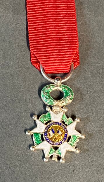 null Légion d’honneur institué en 1802

Deux croix d’officier de la légion d’honneur...