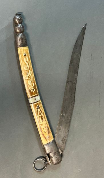 null Strong Navaja knife.

Iron frame with bone and mother-of-pearl plates. 

Folding...