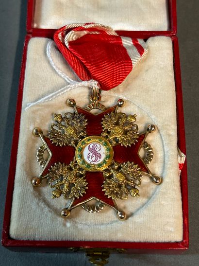null 
Russie, Ordre de Saint Stanislas.

Croix de commandeur en or Jaune 14K et émail...