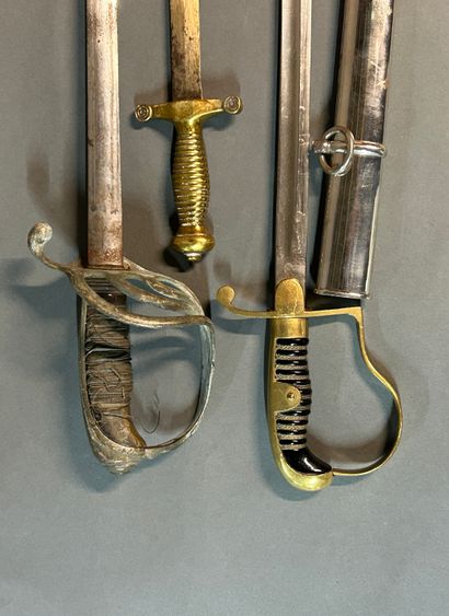 null Set of three pieces.
Including:
An infantry officer's saber model 1882 without...