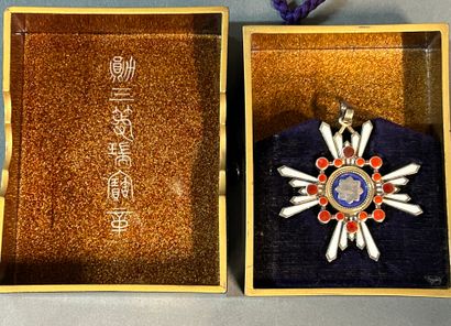 null 
Order of the Sacred Treasure (Kingdom of Japan). Instituted on January 3, 1888.




Badge...