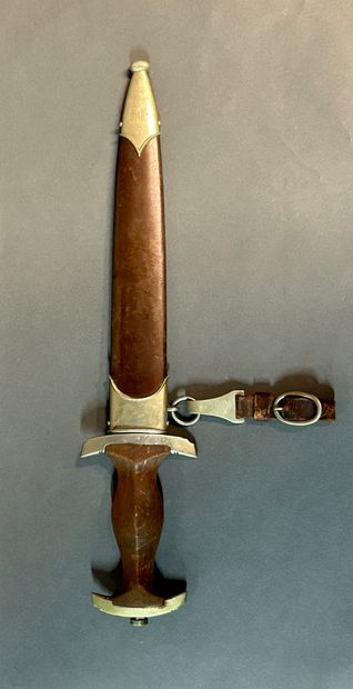 null Dague allemande inspirée des modèles modèle de chasse suisse du XVIème siècle.

Monture...