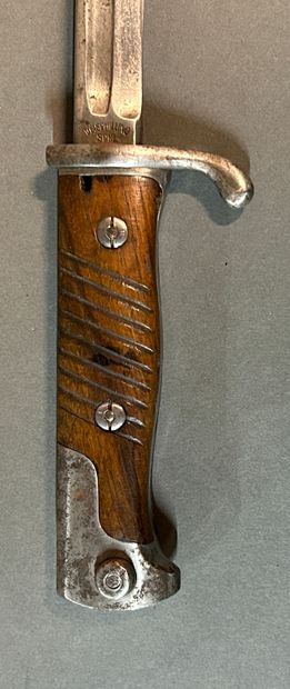 null German bayonet model 1898 said tongue of carp.

Wooden plates grooved, regimented...