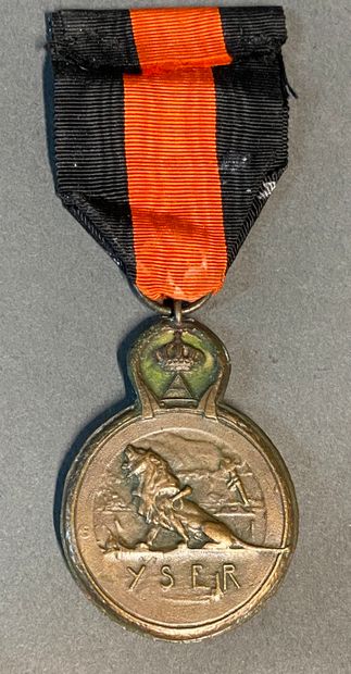 Deux médailles commémoratives de la défense...
