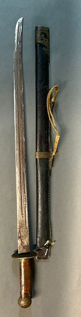 null Chinese saber type Dao.
Brass frame and leather strips superimposed.
Slightly...