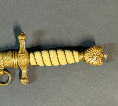 null Dagger of officer of the Kriegsmarine.

Pommel with eagle.

Fuse in synthetic...