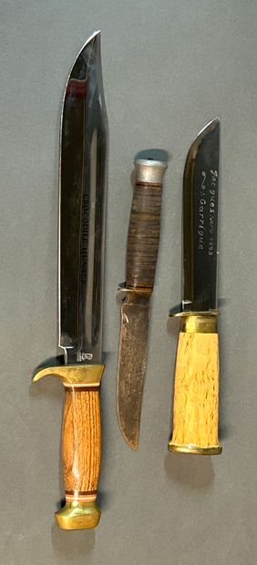 null Ensemble de trois pièces.

Comprenant

-Un couteau de chasse finlandais par...