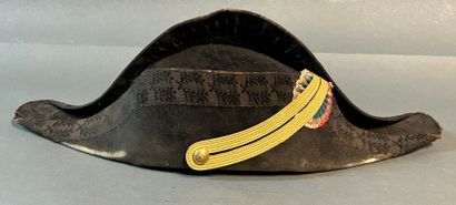null Bicorn hat of the polytechnic school. 

In felt bordered with a black braid...