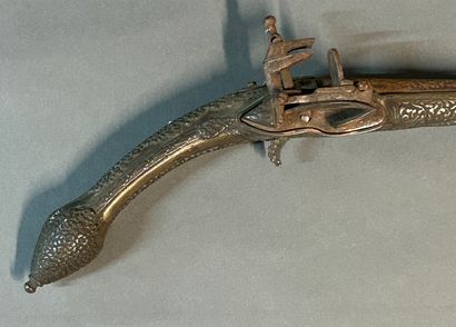 null Small Balkan or Ottoman Empire flintlock pistol. 

Plate with percussion.

Barrel...