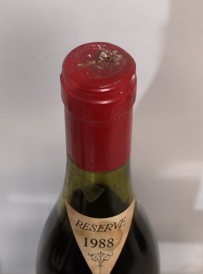 null 1 bouteille CHATEAUNEUF du PAPE Château RAYAS - 1988 Etiquette tachée. Niveau...