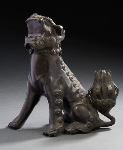 CHINE DU SUD, Fin XIXe siècle Brûle parfum représentant un lion bouddhique en bronze...