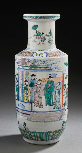 CHINE, deuxième moitié du XXe siècle Important vase rouleau en porcelaine et émaux...