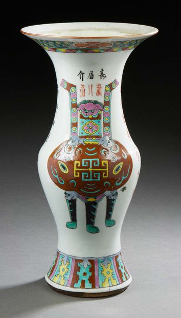 CHINE, fin XIXe siècle Grande potiche en porcelaine et émaux de la famille rose,...