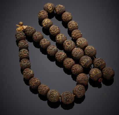 TIBET, début XXe siècle Deux colliers mala (?) composé de 18 perles et 17 perles...