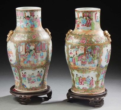 Canton, fin XIXe siècle Paire de vases en porcelaine et émaux de Canton à décor de...