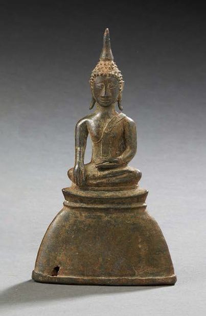 LAOS, XVIIIe siècle Ensemble comprenant deux
Bouddha en bronze en méditation faisant...