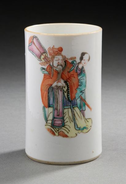 CHINE, Période Tongzhi (1861-1875) Bitong en porcelaine et émaux de la famille rose...