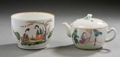 CHINE, Epoque Tongzhi (1861-1875) Ensemble comprenant deux pièces en porcelaine et...