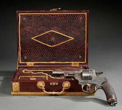 null Revolver d'ordonnance modèle 1873, Chamelot Delvigne.
Six coups calibre 11mm73...