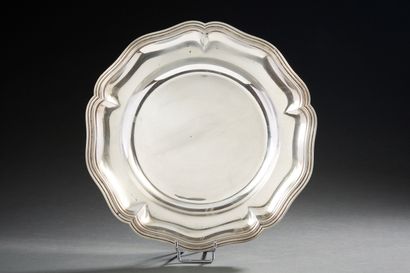 null Silver dish, filets and contours model.
Minerve hallmark.
Weight : 753,5 g.