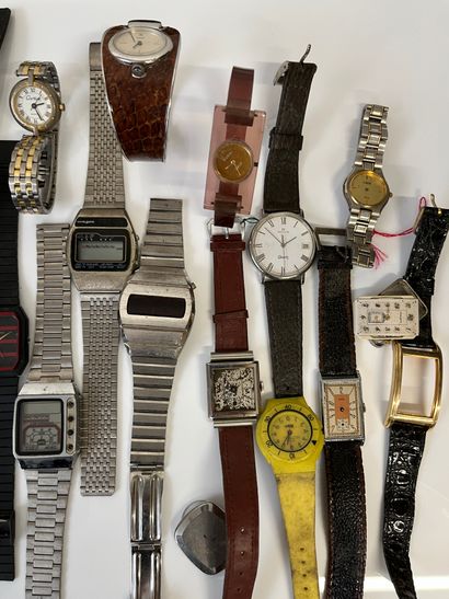 null Sachet de montres-bracelets diverses, en acier ou matières de composition à...