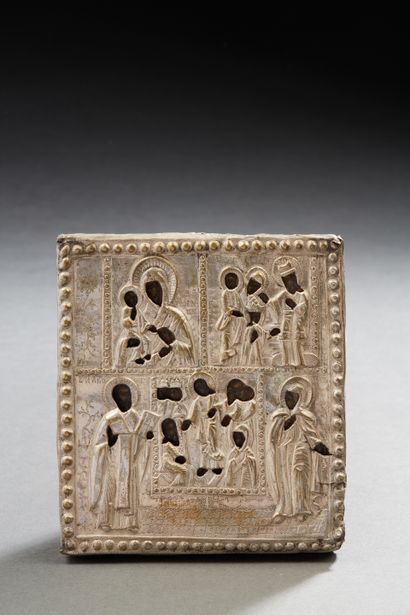 null Petite icone riza argentée représentant des Saints.
12,5 x 11,5 cm