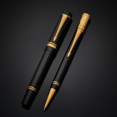 null PARKER 
ensemble comprenant un stylo plume et un sylo bille modèle DUOFOLD noir...