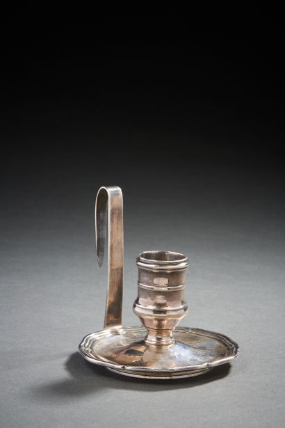 null Small candlestick to hand or to suspend in silver, model with nets and contours.
Paris...
