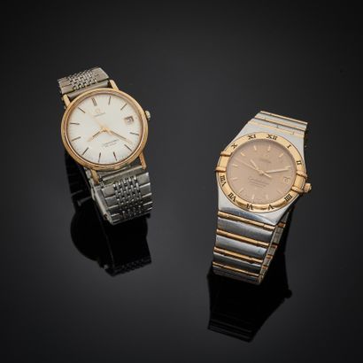 null OMEGA. LOT de deux montres-bracelets :
- une en acier et acier doré, années...