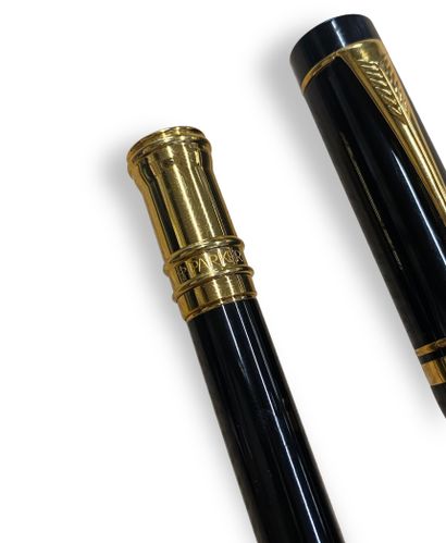 null PARKER 
ensemble comprenant un stylo plume et un sylo bille modèle DUOFOLD noir...