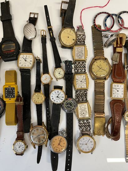 null Ensemble de montres-bracelets et souvenirs horaires, pièces diverses, telles...