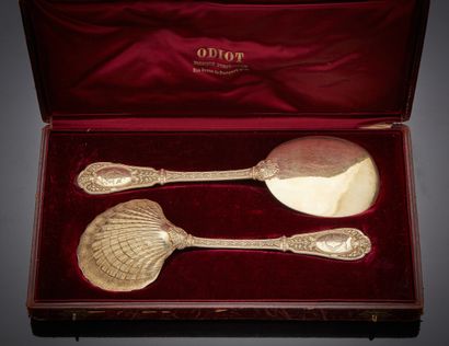 null ODIOT - Paris
Covered service with fruits in vermeil, the spatulas decorated...