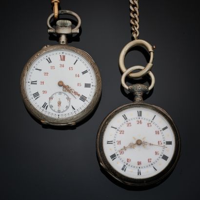 null LOT de deux MONTRES DE POCHE comprenant :
- une montre en argent 800 mm, cadran...