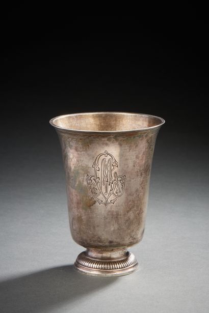 null Silver timbale on pedestal decorated with a frieze of gadroons. The plain body...